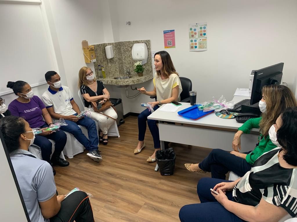 Roda de conversa com a dentista Yoko Ono.
