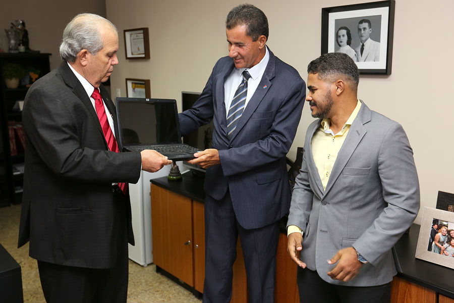 Desembargador Celyrio Adamastor, advogado Adraildo Calado e secretário Manoel Delfino.