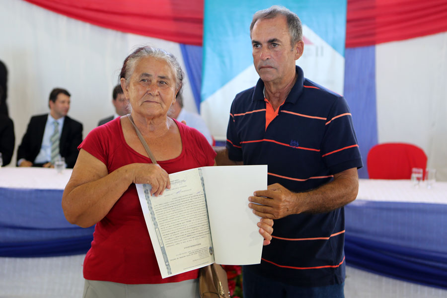 Distribuição de títulos do Programa Moradia Legal II em Messias.