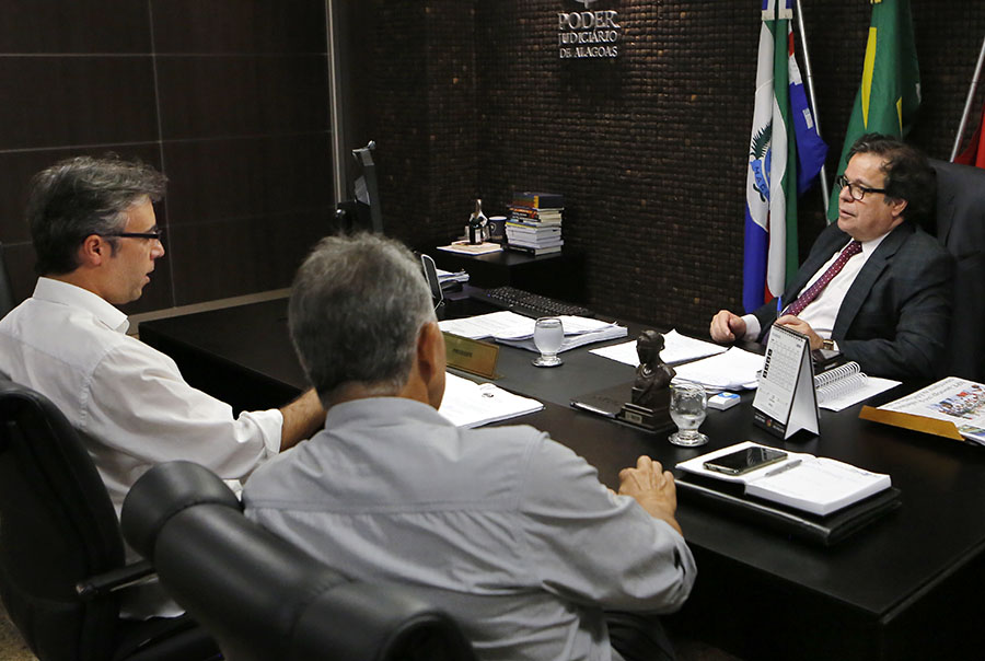 Presidente Tutmés Airan, diretor de Gestão de Pessoas, Abelardo Laurindo, e o diretor-adjunto de Administração, Judson Cabral 