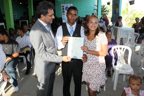 Casamento coletivo no bairro do Rio Novo
