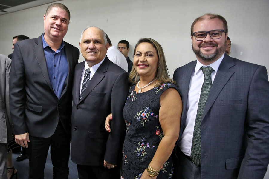 Desembargador Otávio Praxedes assume Governo do Estado.