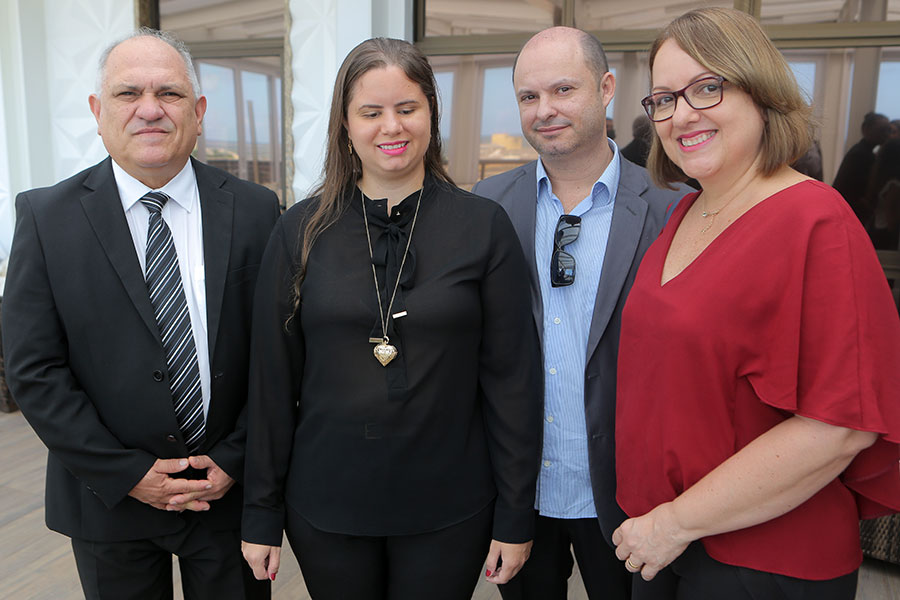 Aprovada Marina de Araújo, seus familiares, e o presidente Otávio Praxedes.