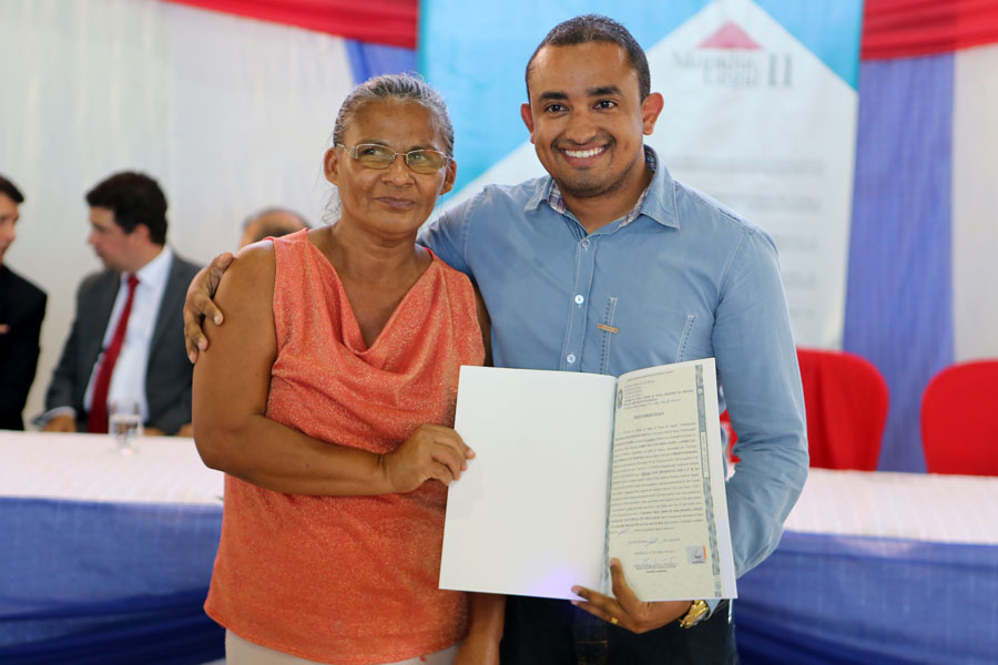 Distribuição de títulos do Programa Moradia Legal II em Messias.