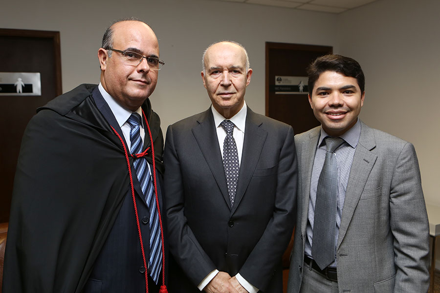 Dsembargador Fernando Tourinho, Canotilho e juiz Hélio Pinheiro.