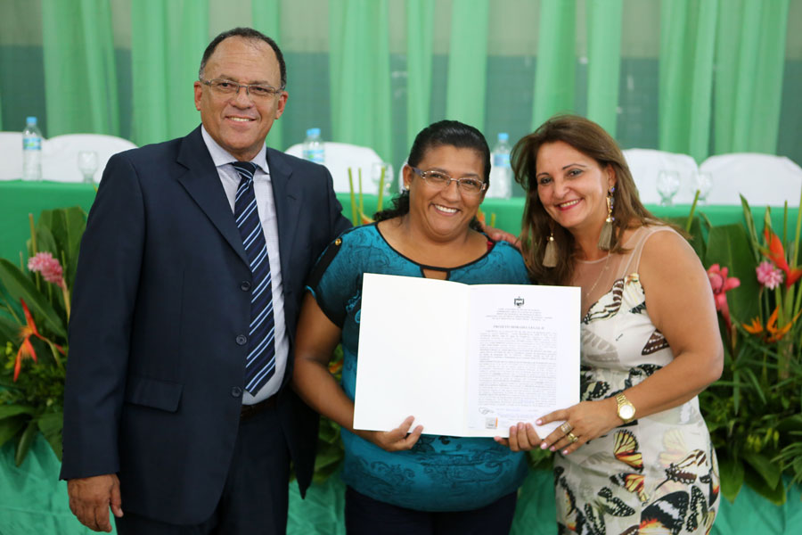 Distribuição de títulos do Moradia Legal II em Olho D'Água do Casado.