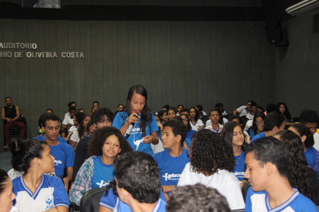 Estudantes tiraram dúvidas com as palestrantes. 