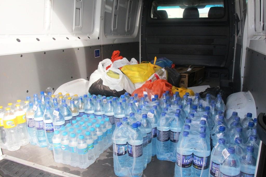 Quase 300 litros de água potável foram enviados às pessoas vitimadas pelos temporais.