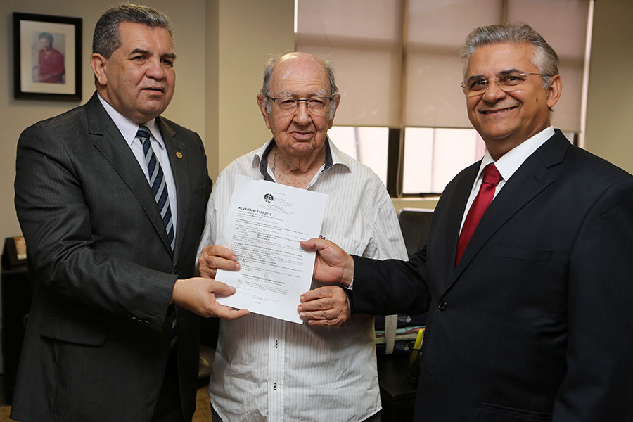 Presidente do Tribunal de Justiça, des Washington Luiz (E), Alexandre Milito Filho (C), Juiz Roldão Oliviera Neto.   Foto: Caio Loureiro