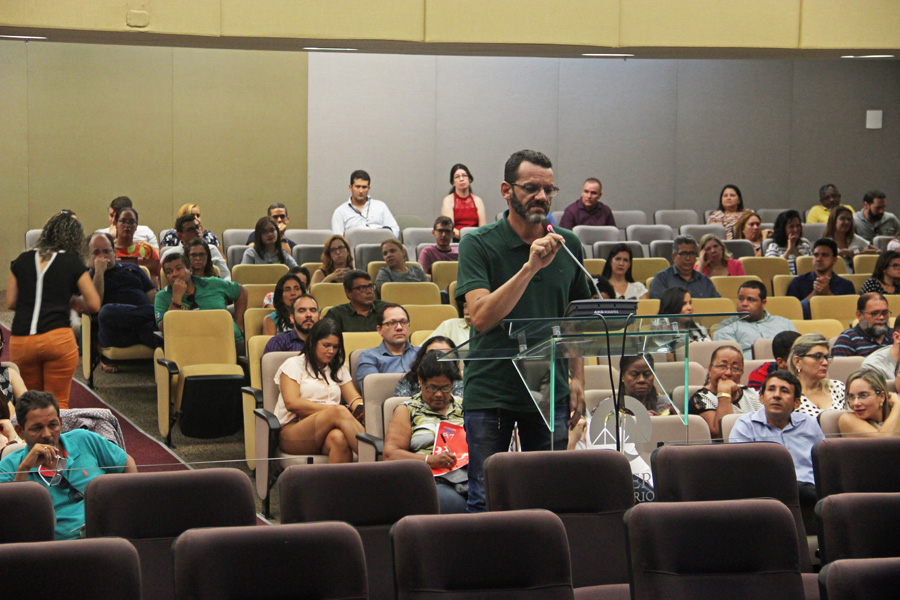 Tutmés Airan ouviu demandas dos servidores do Judiciário de Alagoas.