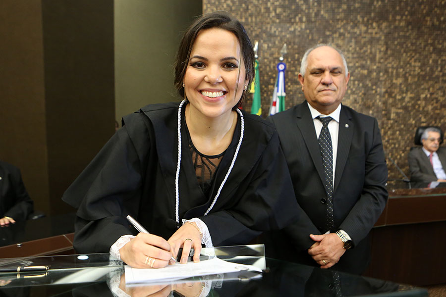 Juíza Lívia Maria Mattos Melo Lima.