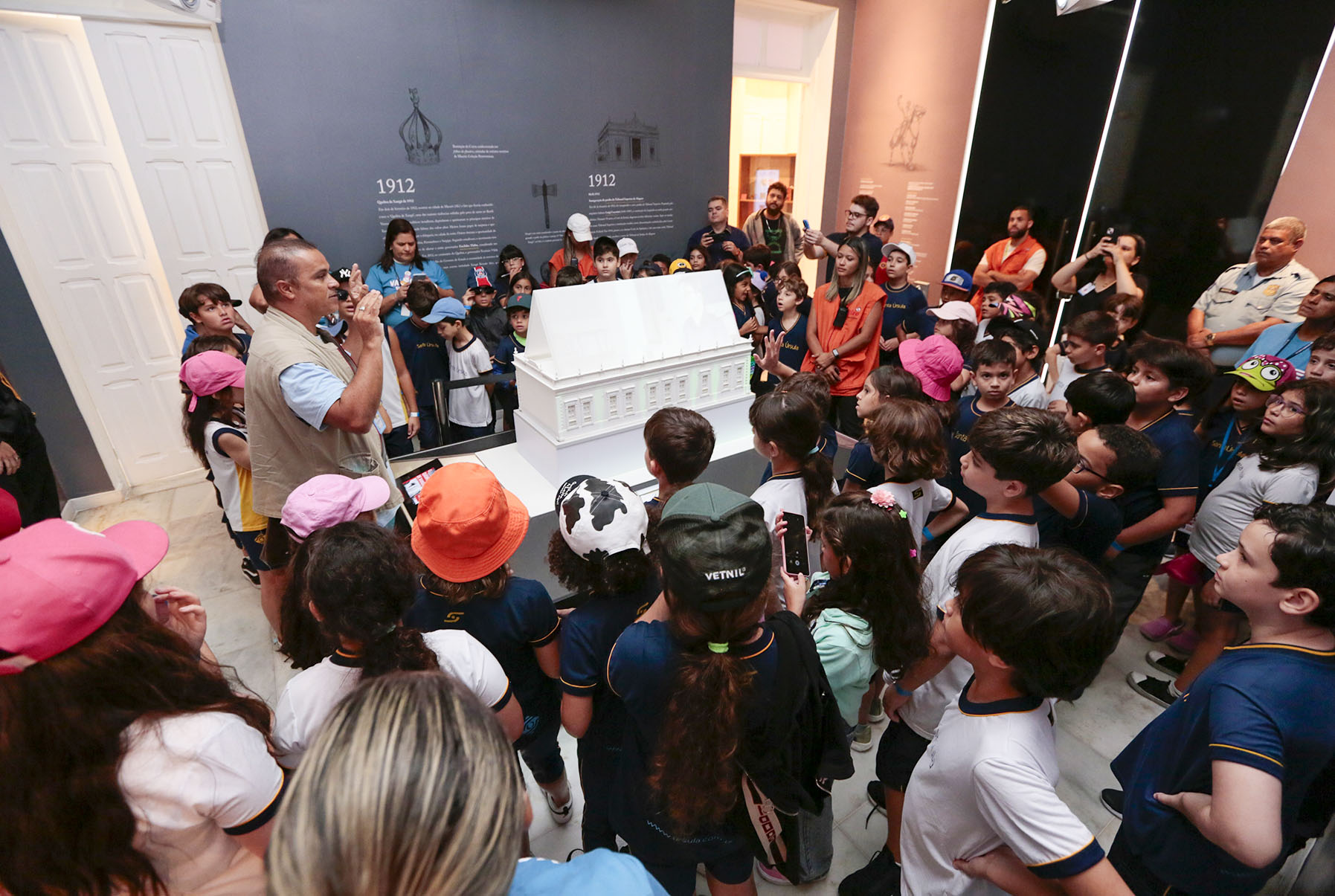 Alunos do Colégio Santa Úrsula aprendem de forma lúdica sobre o Judiciário.