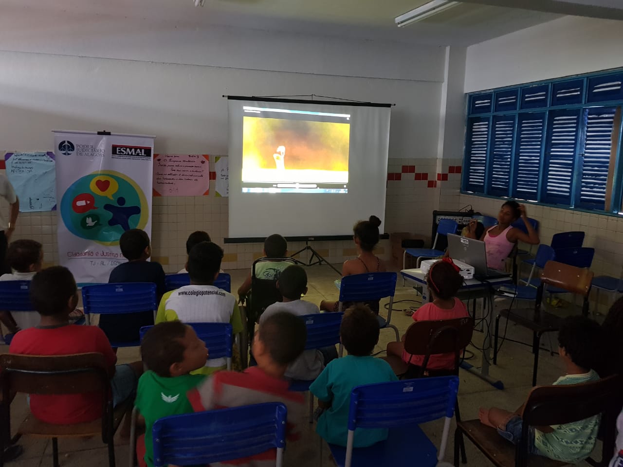 Cine Esmal.