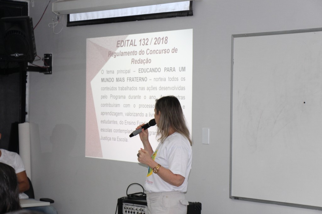 Conceição Marques, pedagoga do PCJE, apresentou as regras do concurso. 