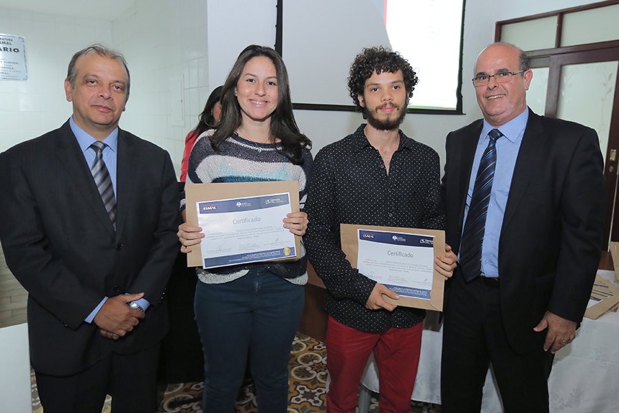 Entrega de certificados de participação no I Enpejud. Foto: Itawi Albuquerque