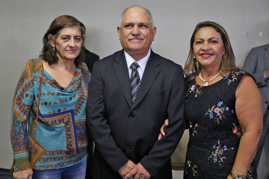 Desembargador Otávio Praxedes assume Governo do Estado.