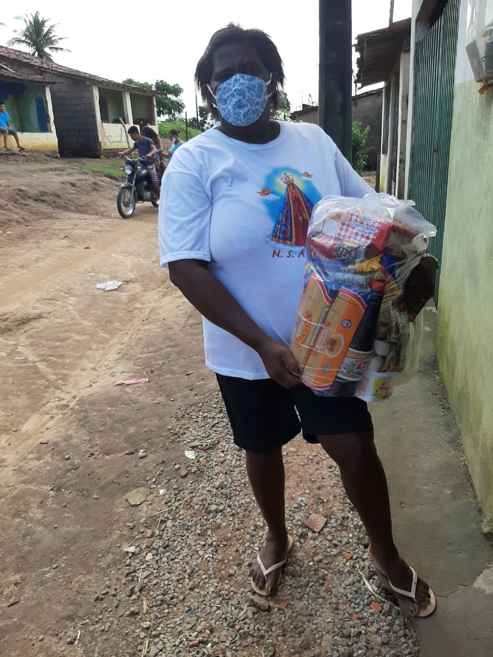 Entrega das cestas básicas no Quilombo Jaqueira, em Anadia.