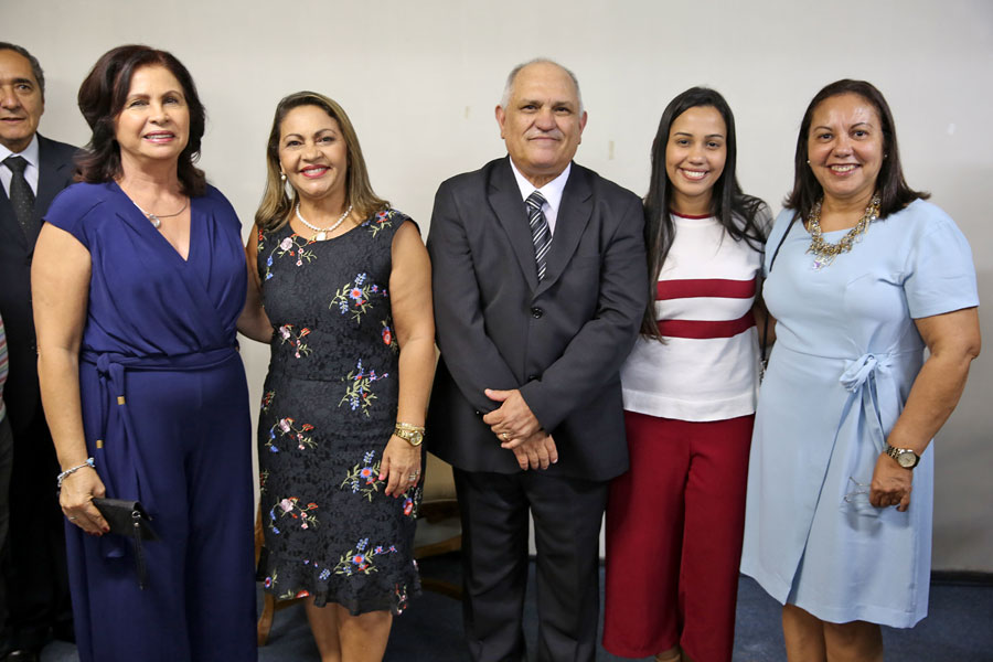 Desembargador Otávio Praxedes assume Governo do Estado.