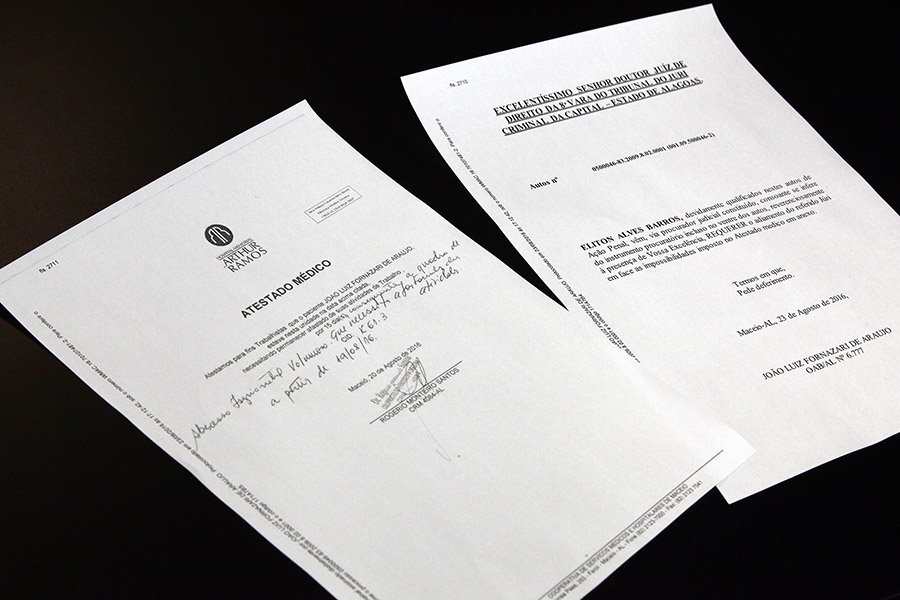 Atestado apresentado pelo advogado do réu