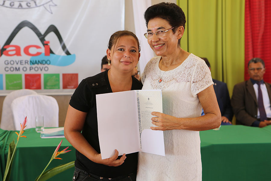 Entrega de títulos do Programa Moradia Legal II, em Igaci