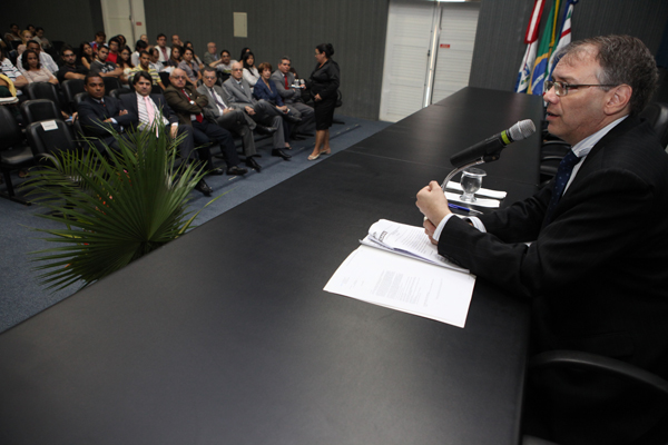 Conselheiro Paulo Tamburini, durante palestra no auditório da Esmal, em Maceió
