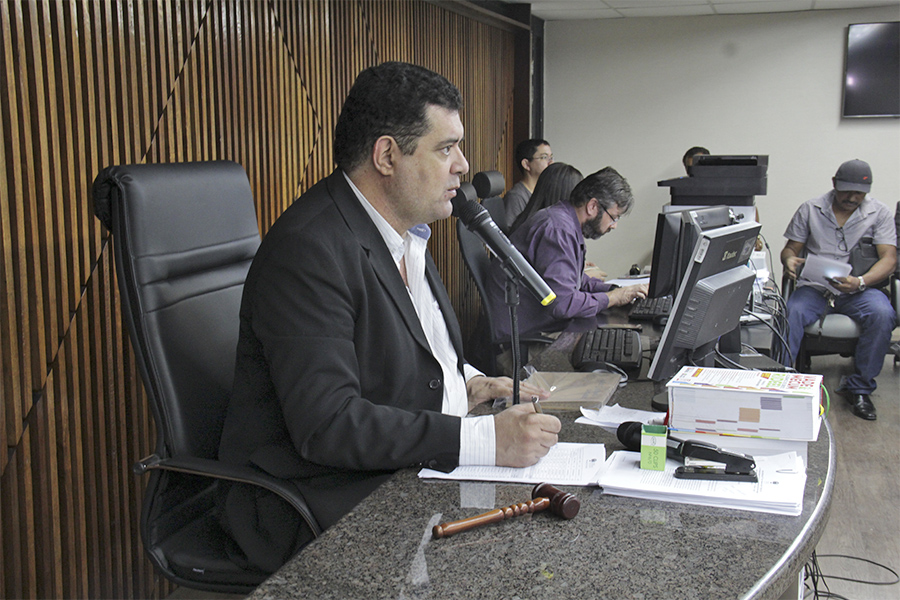 Leiloeiro Fernando Gustavo Albuquerque Lins.