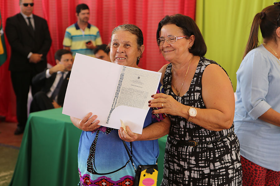 Entrega de títulos do Programa Moradia Legal II, em Igaci