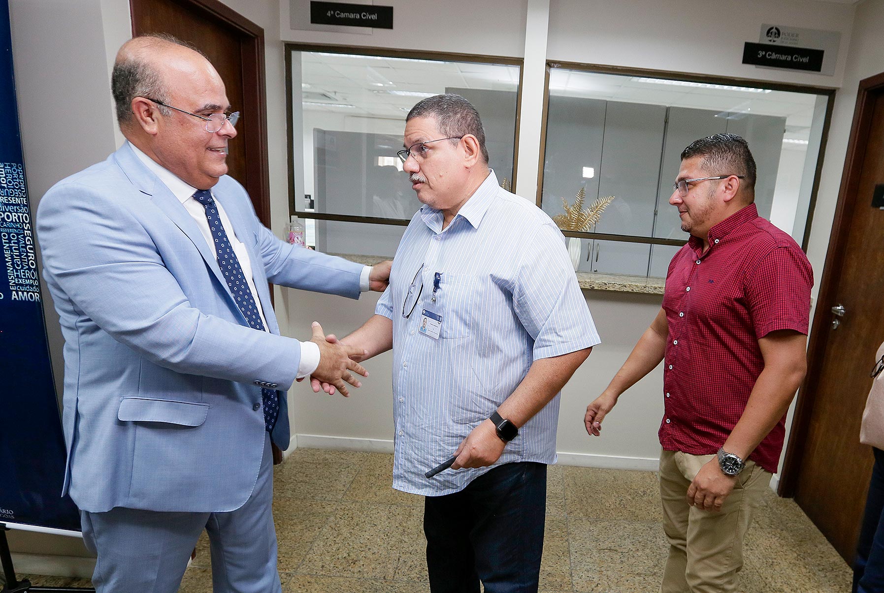 Presidência do TJAL homenageia servidores pais do Judiciário.