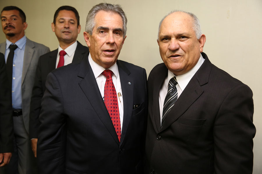 Desembargador Otávio Praxedes assume Governo do Estado.