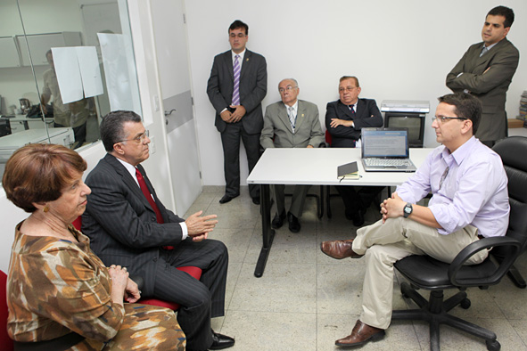 No Sistema Pajuçara de Comunicação, jornalista Rodrigo Cavalcante discute projetos com presidente do TJ