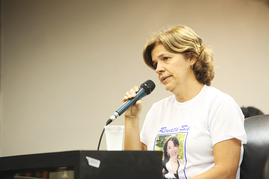 Mãe da vítima se emocionou durante depoimento. Foto: Anderson Moreira