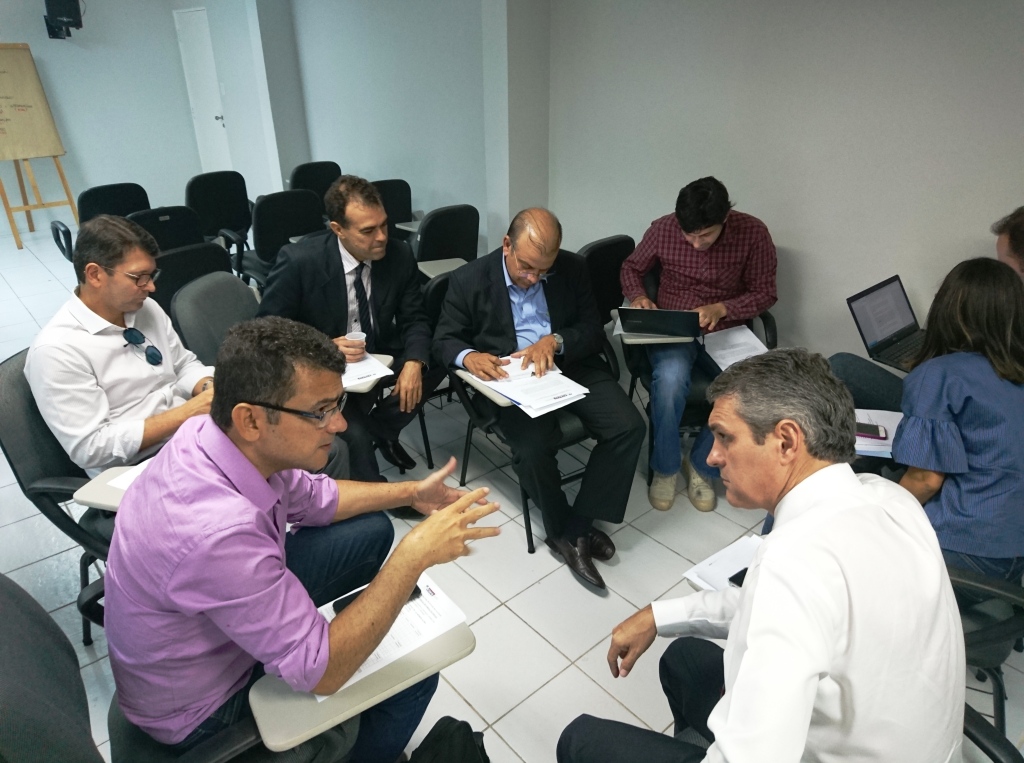 Participantes foram orientados a trabalhar em grupo. 