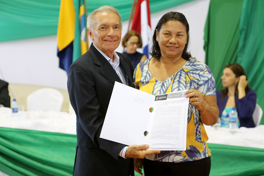 Entrega de títulos do Programa Moradia Legal II em Limoeiro de Anadia