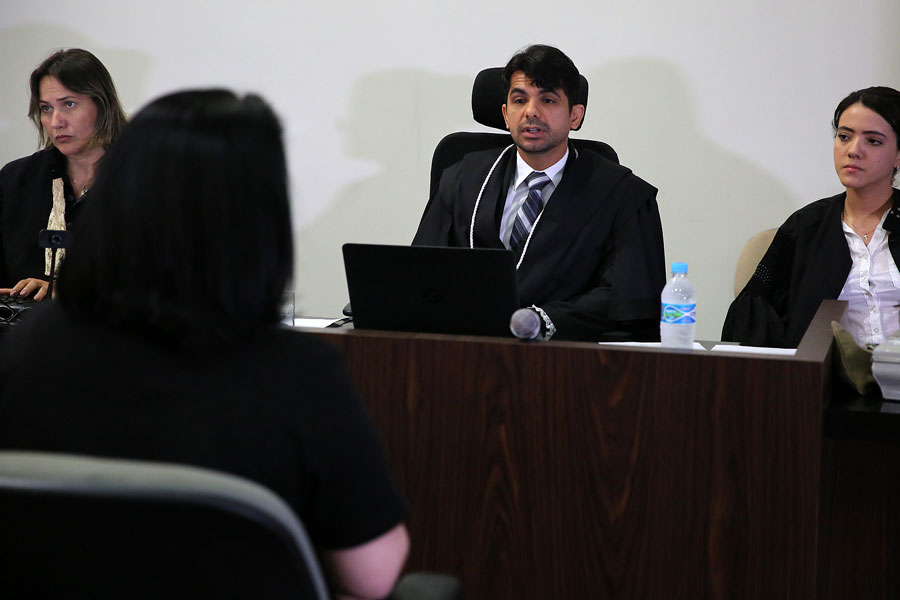 Juiz Helestron Costa.