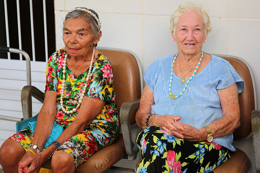 ﻿Projeto Servos entrega donativos à Associação Acolhimento Mãe das Graças.