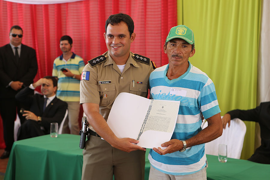 Entrega de títulos do Programa Moradia Legal II, em Igaci