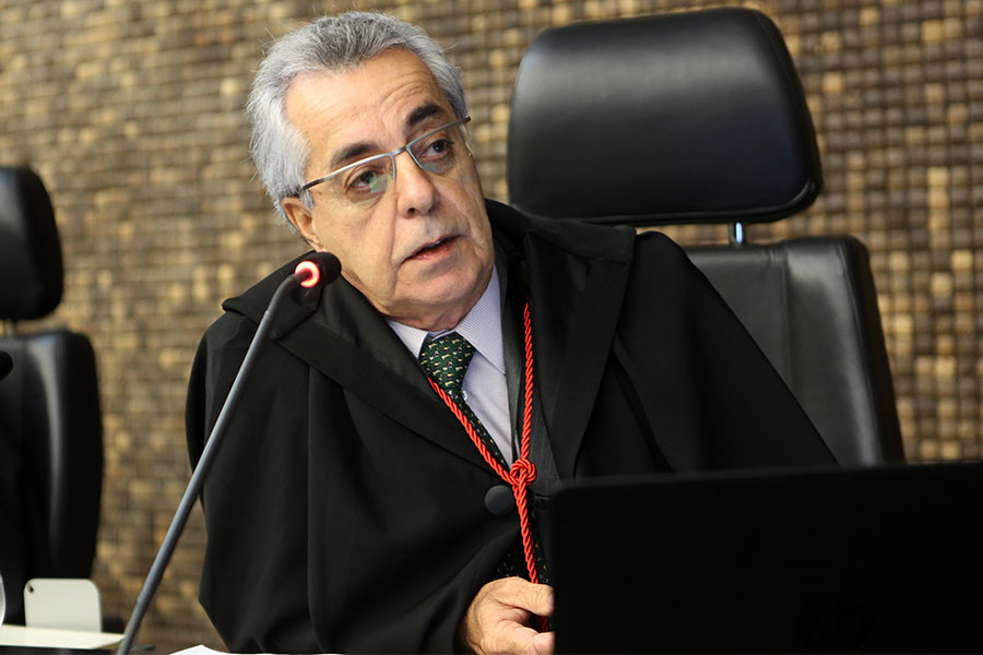 Desembargador Alcides Gusmão, relator do processo.
