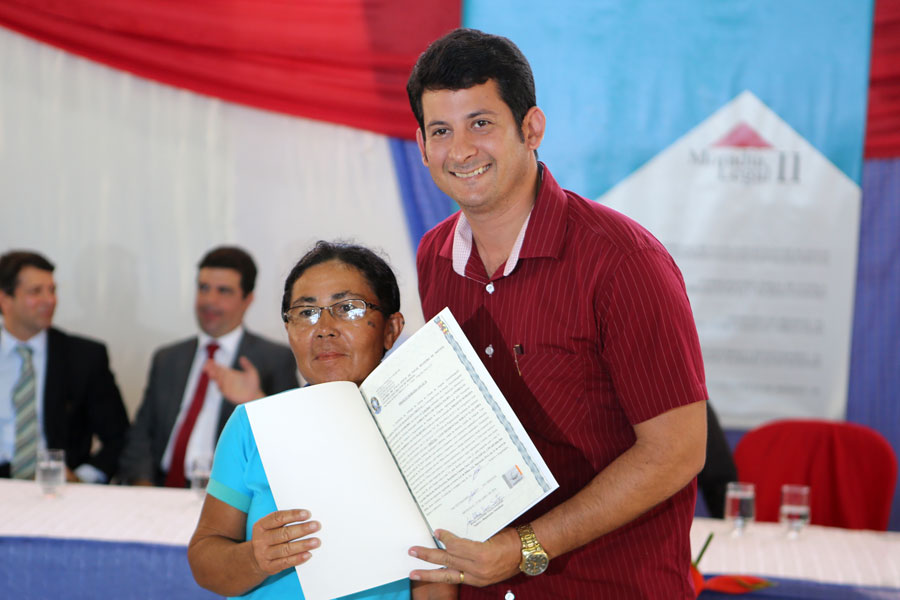 Distribuição de títulos do Programa Moradia Legal II em Messias.