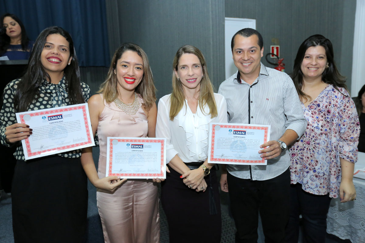 Solenidade de entrega de certificados para formandos nos cursos de capacitação em conciliação e mediação da Esmal.  Foto: Itawi Albuquerque