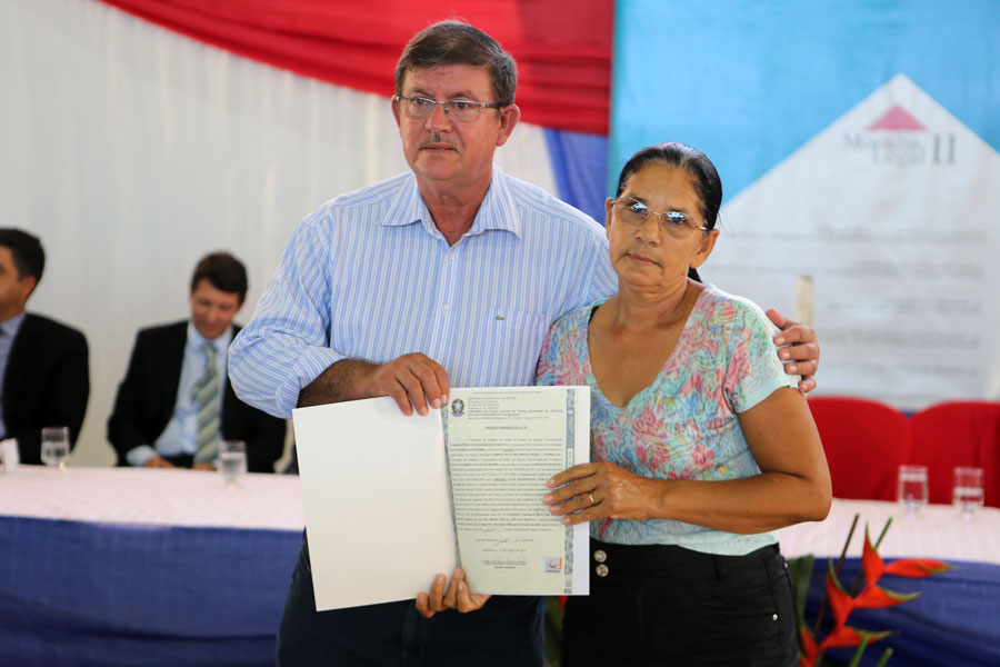 Distribuição de títulos do Programa Moradia Legal II em Messias.