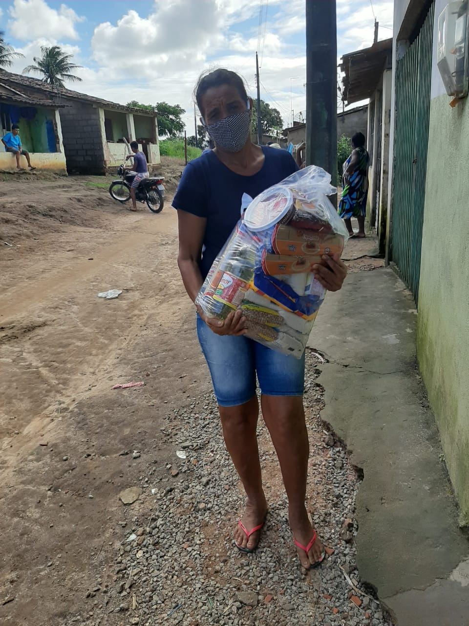 Entrega das cestas básicas no Quilombo Jaqueira, em Anadia.