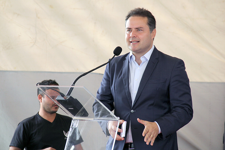 Governador Renan filho.