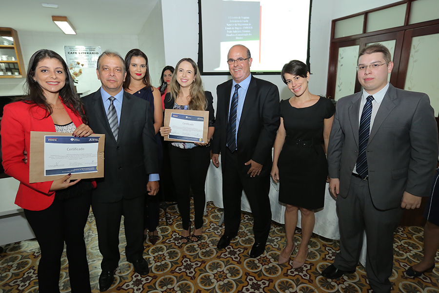 Entrega de certificados de participação no I Enpejud. Foto: Itawi Albuquerque