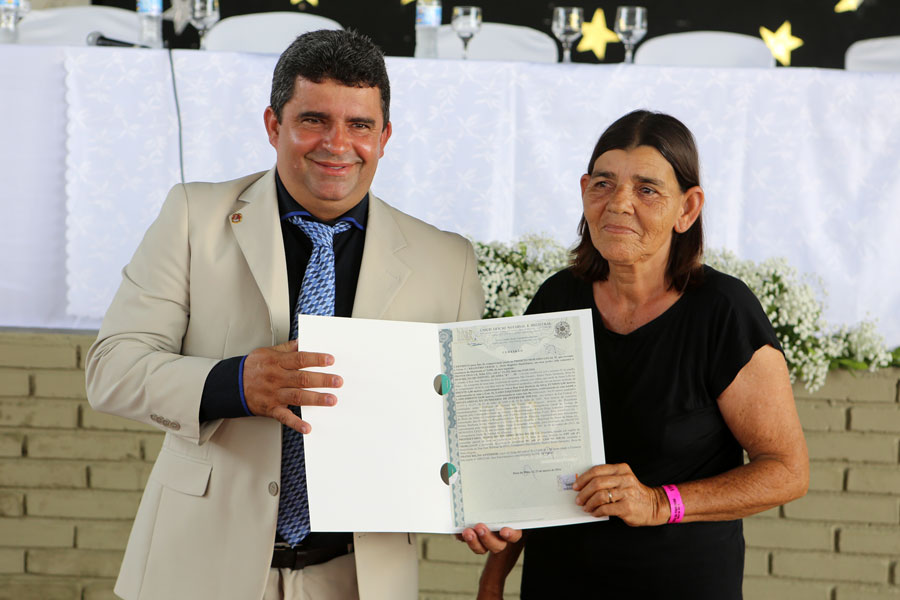 Entrega de títulos do Programa Moradia Legal II em Boca da Mata.