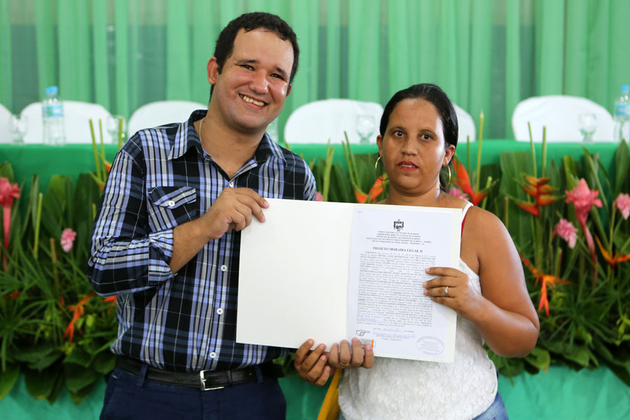 Distribuição de títulos do Moradia Legal II em Olho D'Água do Casado.