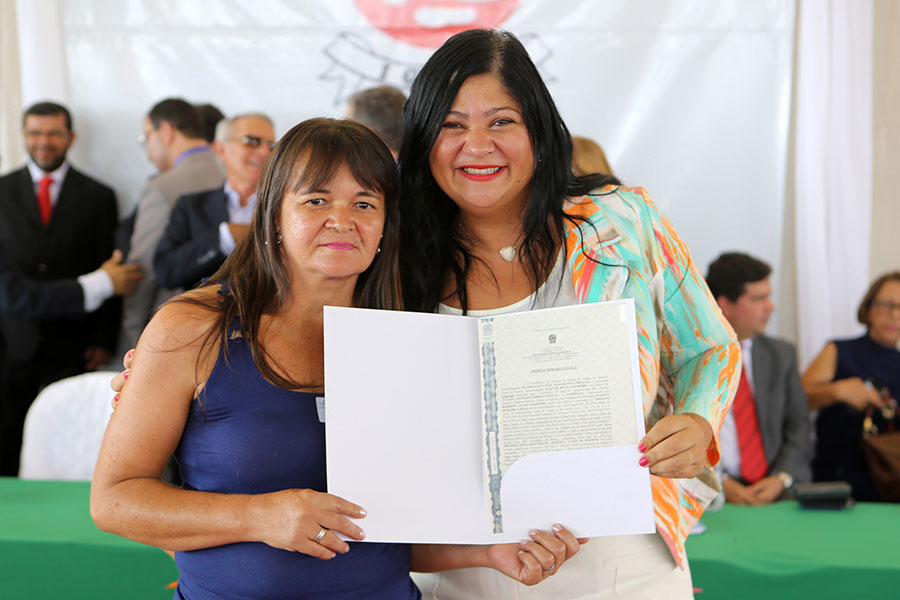 Entrega de títulos do Programa Moradia Legal II, em Igaci