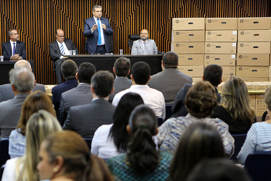Washington Luiz explicou que os equipamentos deverão melhorar a prestação de serviços do Judiciário. Foto: Caio Loureiro