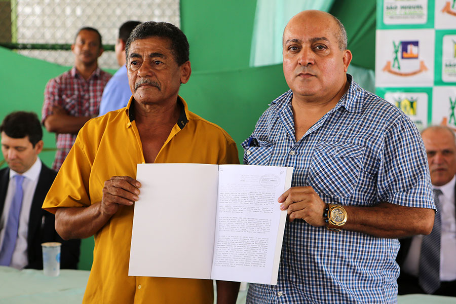 Entrega de títulos do Moradia Legal II em São Miguel dos Campos.