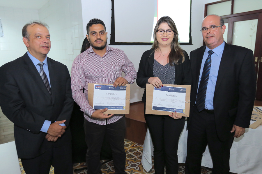 Entrega de certificados de participação no I Enpejud. Foto: Itawi Albuquerque