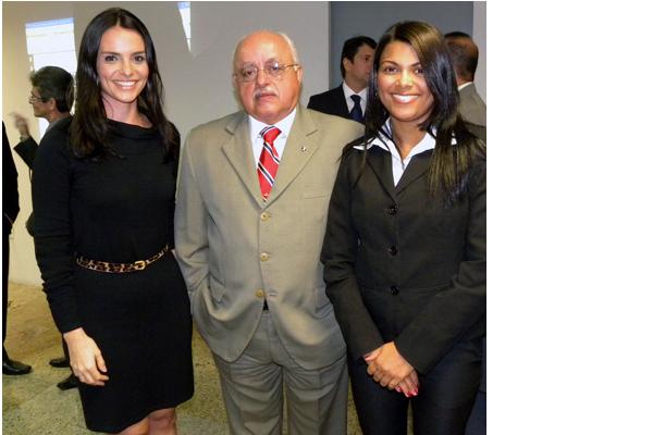 Rosana Mendonça, jornalista coordenadora da Ascom, Des. James Magalhães e a jornalista Emanuelle Oliveira, responsáveis pelo Interagindo TV.